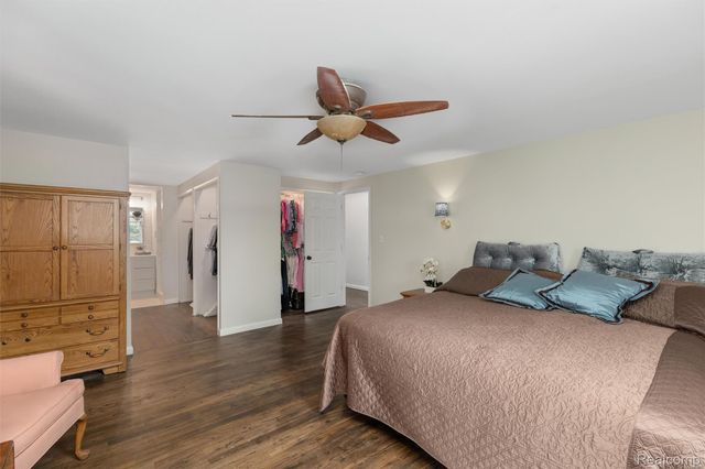 757 Foxhall Road N, Bloomfield Charter Township, MI 48304