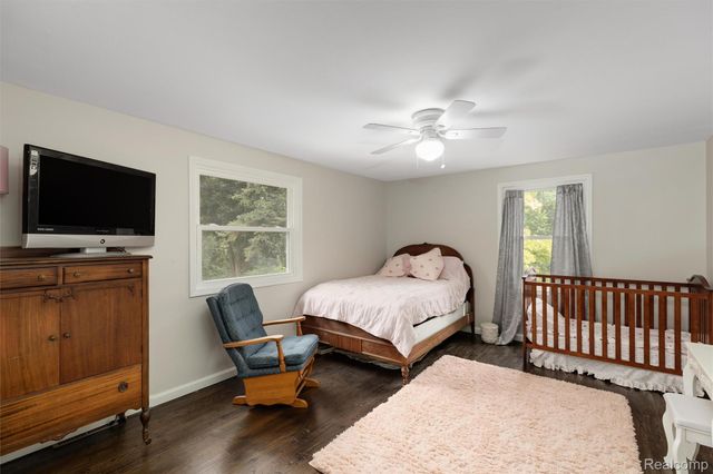 757 Foxhall Road N, Bloomfield Charter Township, MI 48304