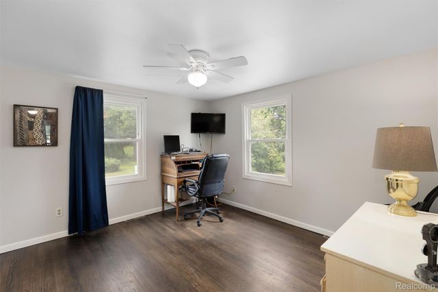 757 Foxhall Road N, Bloomfield Charter Township, MI 48304