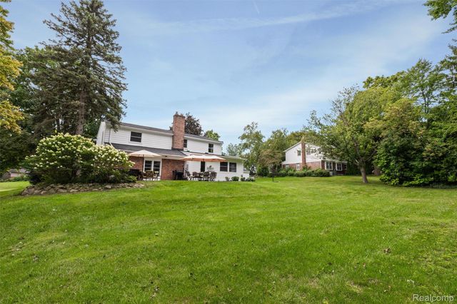 757 Foxhall Road N, Bloomfield Charter Township, MI 48304