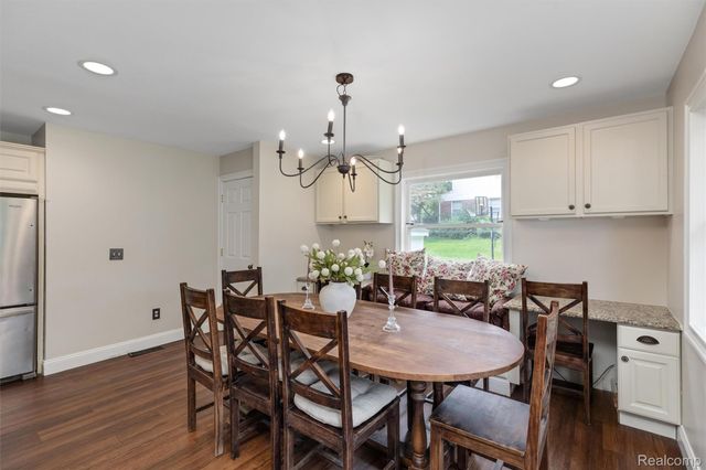 757 Foxhall Road N, Bloomfield Charter Township, MI 48304