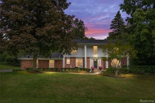 757 Foxhall Road N, Bloomfield Charter Township, MI 48304