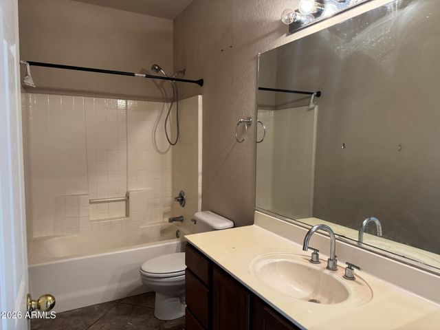 7521 W SOUTHGATE Avenue, Phoenix, AZ 85043