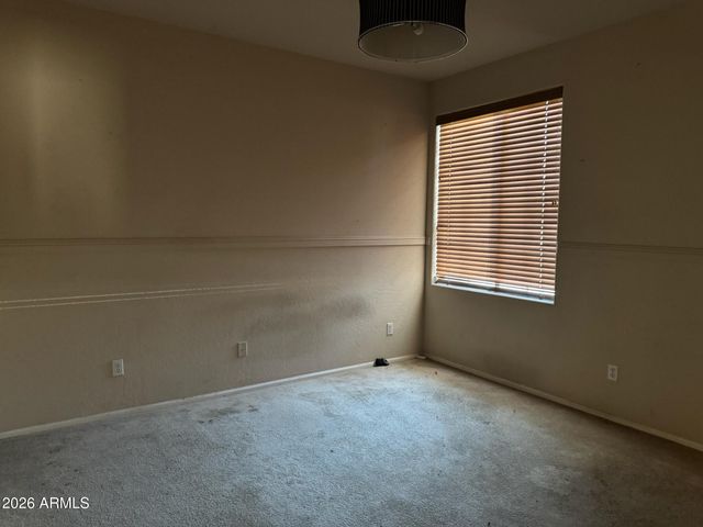 7521 W SOUTHGATE Avenue, Phoenix, AZ 85043