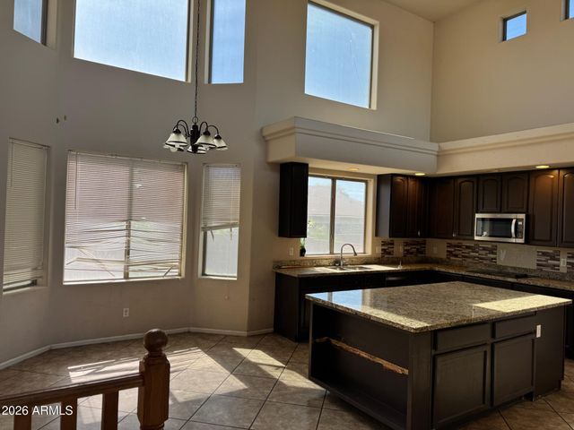 7521 W SOUTHGATE Avenue, Phoenix, AZ 85043