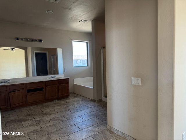 7521 W SOUTHGATE Avenue, Phoenix, AZ 85043