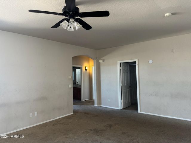 7521 W SOUTHGATE Avenue, Phoenix, AZ 85043