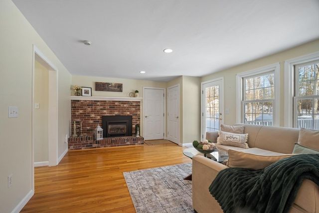 34 Clover Hill Drive, Chelmsford, MA 01824