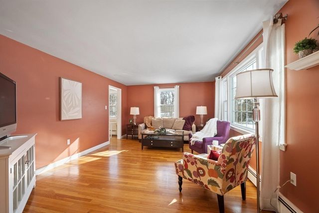 34 Clover Hill Drive, Chelmsford, MA 01824