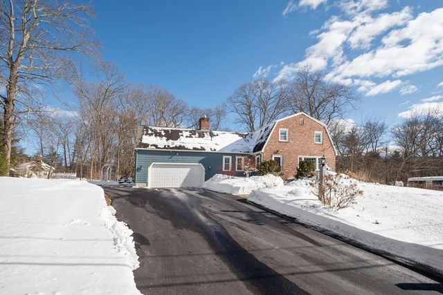 34 Clover Hill Drive, Chelmsford, MA 01824