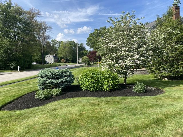 34 Clover Hill Drive, Chelmsford, MA 01824