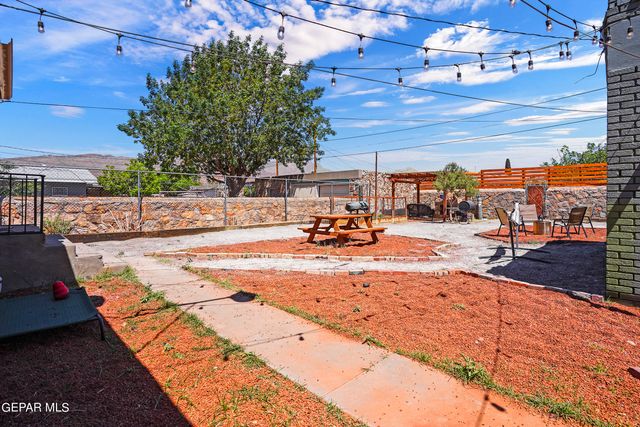 4017 Oxford Avenue, El Paso, TX 79903