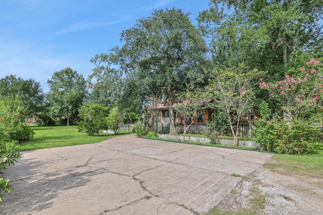 219 Harris Road, Highlands, TX 77562
