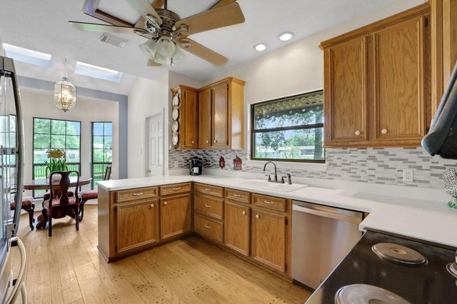 219 Harris Road, Highlands, TX 77562