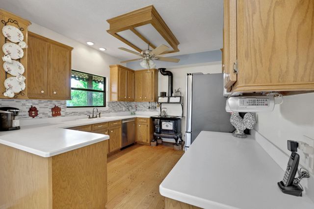 219 Harris Road, Highlands, TX 77562