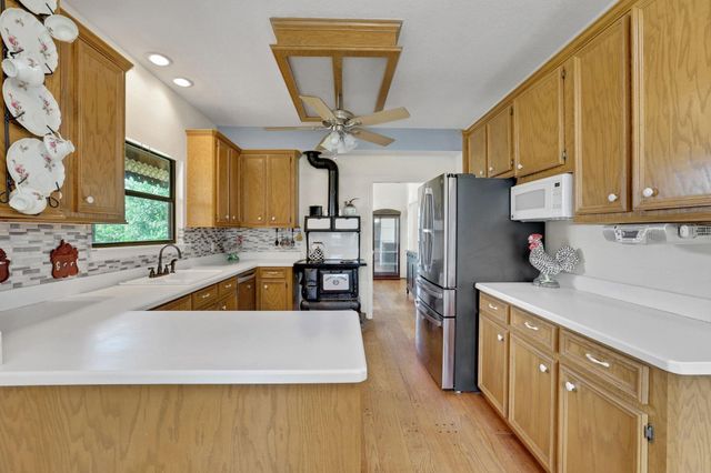 219 Harris Road, Highlands, TX 77562