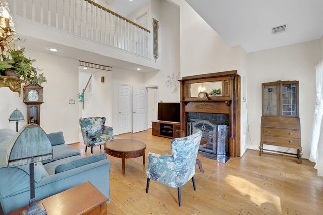 219 Harris Road, Highlands, TX 77562
