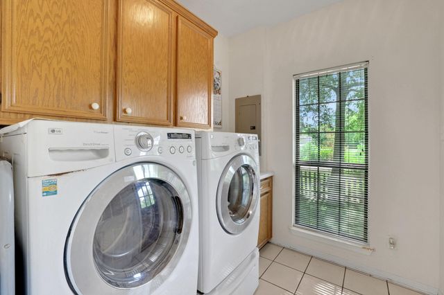 219 Harris Road, Highlands, TX 77562
