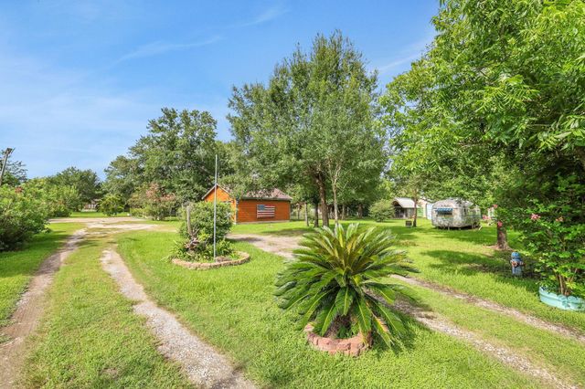 219 Harris Road, Highlands, TX 77562