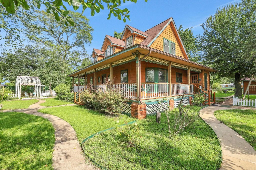 219 Harris Road, Highlands, TX 77562