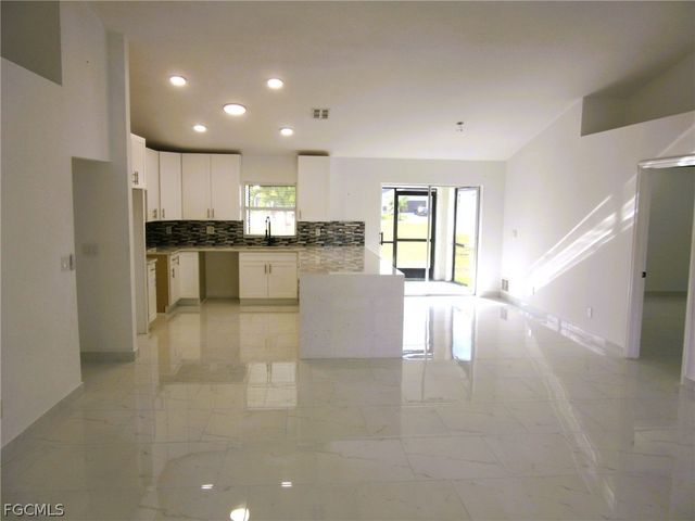 128 SW 34th PL, Cape Coral, FL 33991