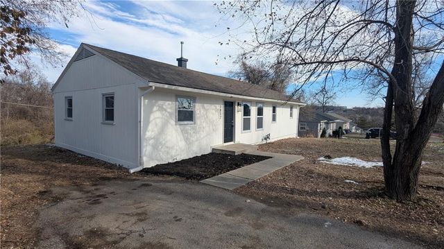 3812 E 93RD Street, Kansas City, MO 64132