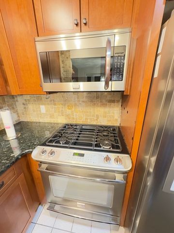 1 Boatswains Way 1, Chelsea, MA 02150