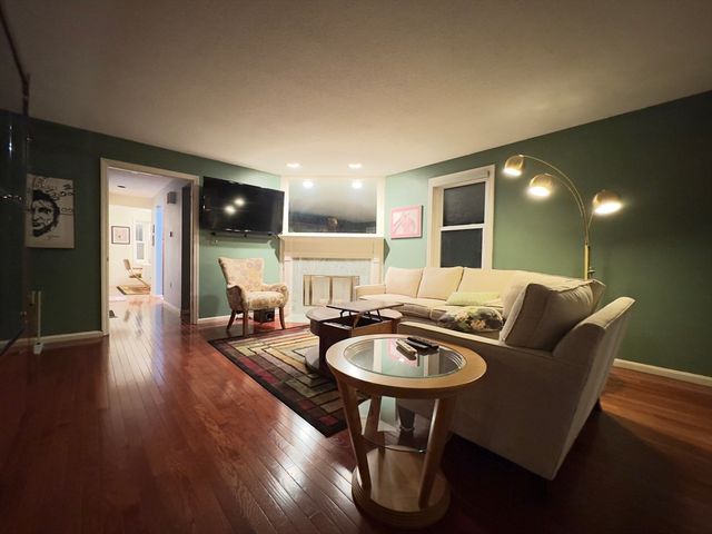 1 Boatswains Way 1, Chelsea, MA 02150