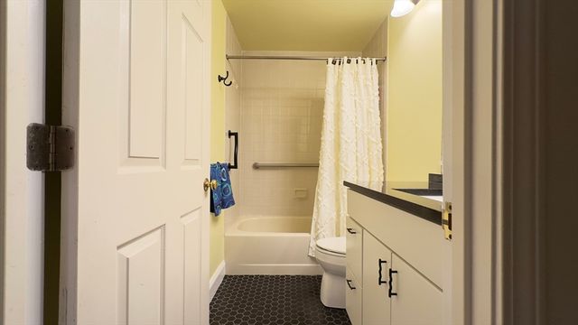 1 Boatswains Way 1, Chelsea, MA 02150