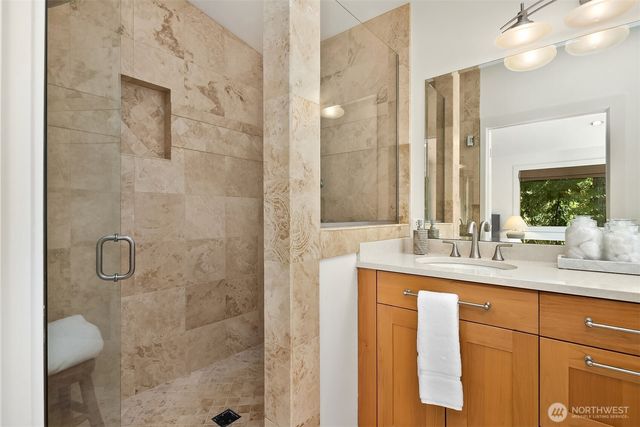 809 16th Avenue W, Kirkland, WA 98033
