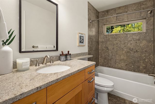 809 16th Avenue W, Kirkland, WA 98033