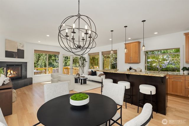 809 16th Avenue W, Kirkland, WA 98033