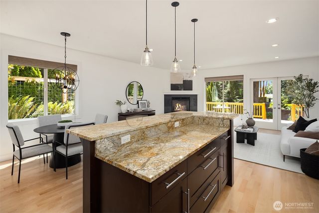 809 16th Avenue W, Kirkland, WA 98033