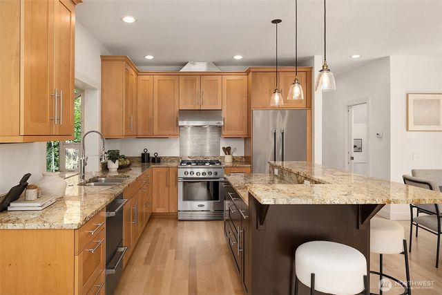 809 16th Avenue W, Kirkland, WA 98033