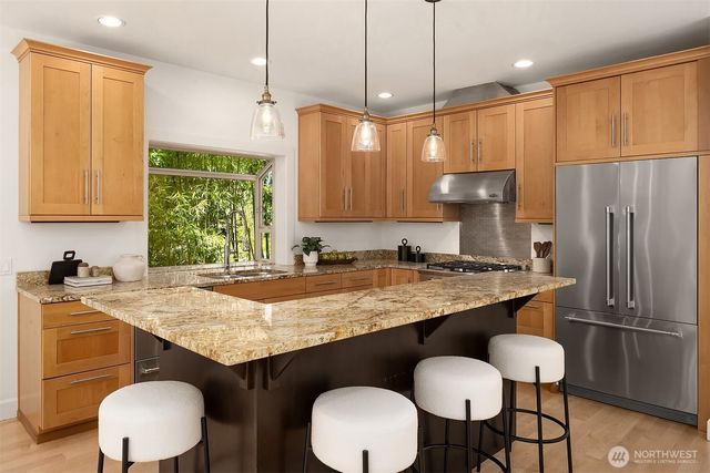 809 16th Avenue W, Kirkland, WA 98033