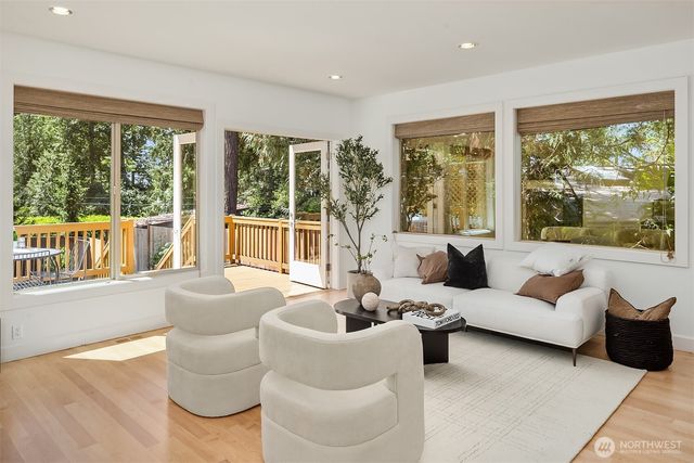 809 16th Avenue W, Kirkland, WA 98033