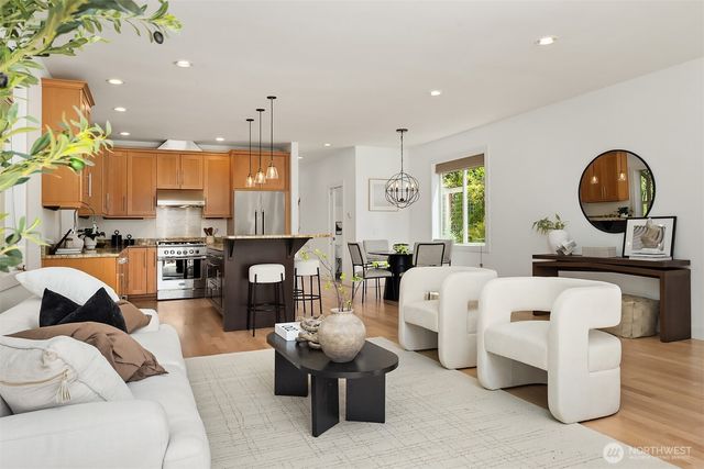 809 16th Avenue W, Kirkland, WA 98033