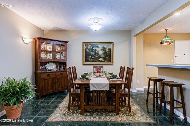 308 Stonehenge Dr 102, Louisville, KY 40207