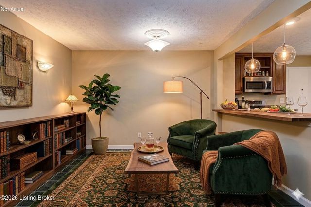 308 Stonehenge Dr 102, Louisville, KY 40207