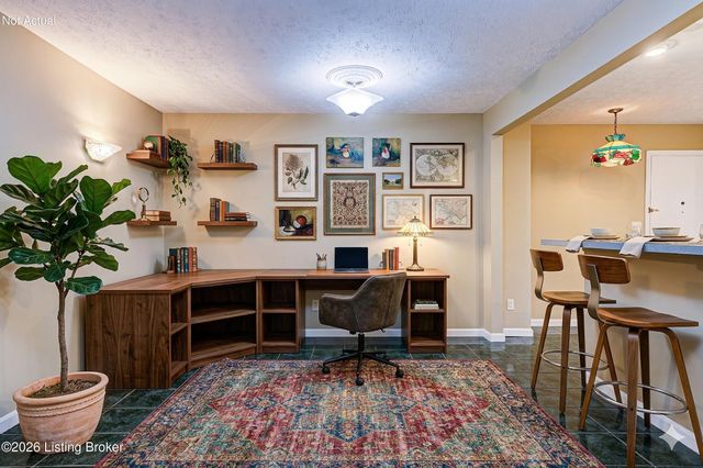 308 Stonehenge Dr 102, Louisville, KY 40207