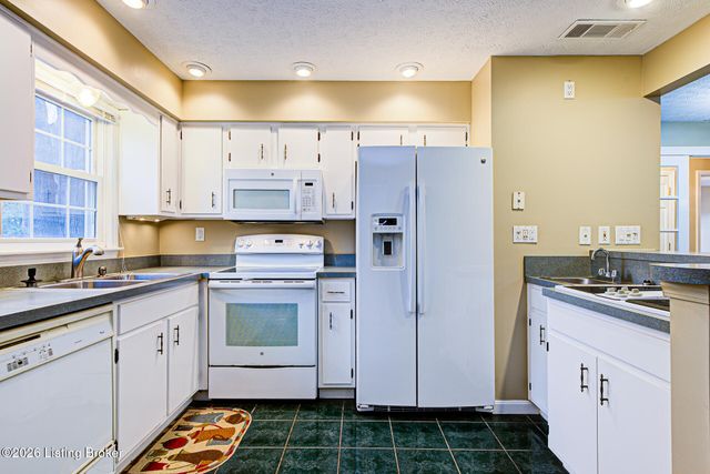 308 Stonehenge Dr 102, Louisville, KY 40207