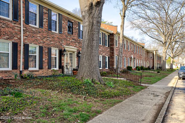 308 Stonehenge Dr 102, Louisville, KY 40207