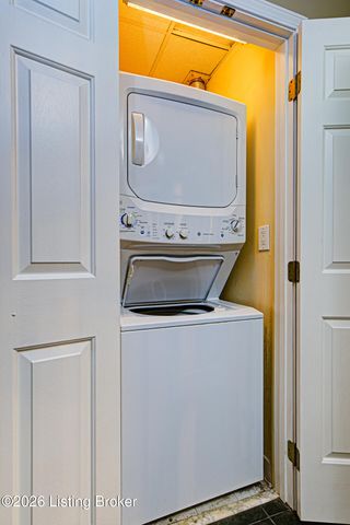 308 Stonehenge Dr 102, Louisville, KY 40207