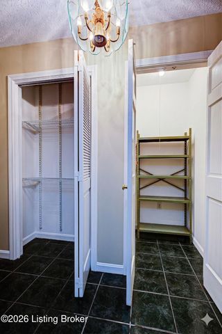 308 Stonehenge Dr 102, Louisville, KY 40207