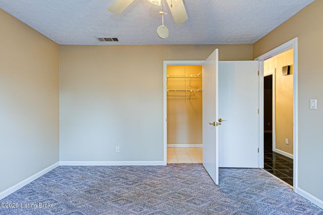 308 Stonehenge Dr 102, Louisville, KY 40207