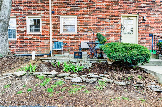 308 Stonehenge Dr 102, Louisville, KY 40207