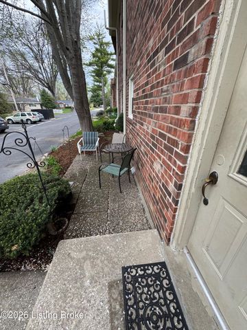 308 Stonehenge Dr 102, Louisville, KY 40207