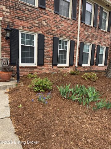 308 Stonehenge Dr 102, Louisville, KY 40207