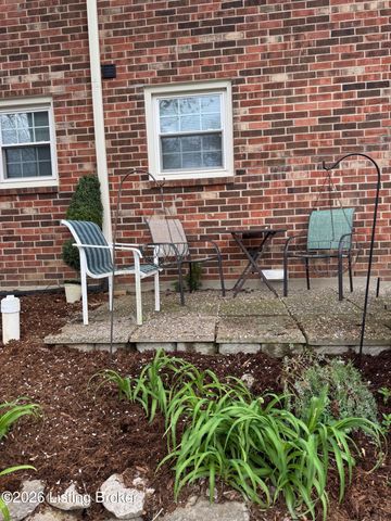 308 Stonehenge Dr 102, Louisville, KY 40207