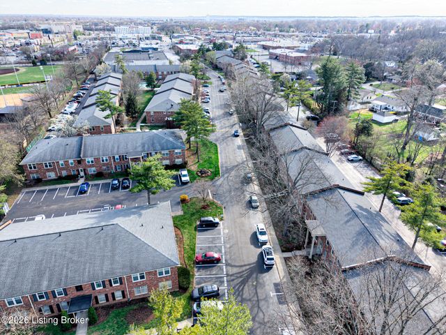 308 Stonehenge Dr 102, Louisville, KY 40207